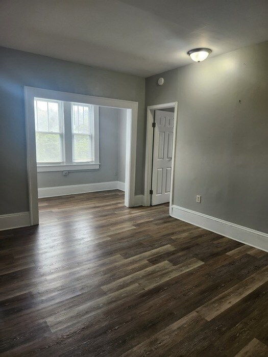 Spacious Upstairs Duplex With Private Entry