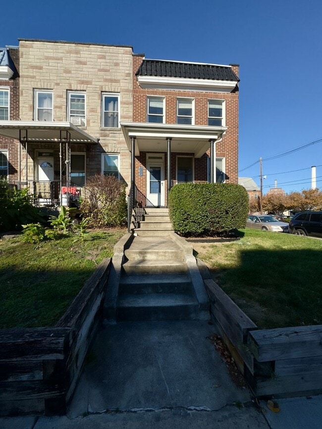 Building Photo - Charming 2Bed/1.5Bath Townhome in Locust P...