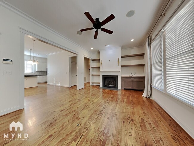 Photo - 711 E 9th St