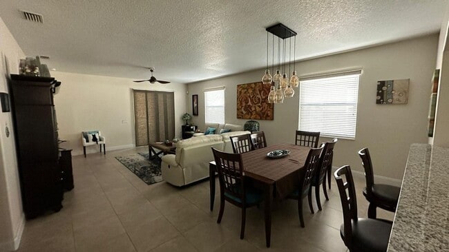 Photo - 412 Waterside Cir