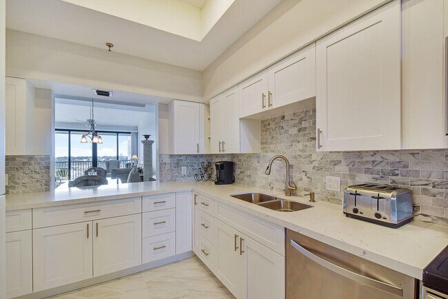 Photo - 11370 12 Oaks Way Unit 614