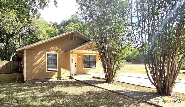 Building Photo - 317 Armstrong St