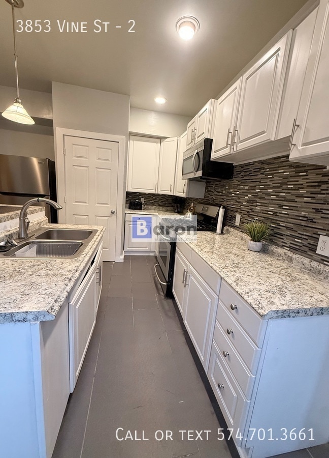 Building Photo - 3853 Vine St Unit 2