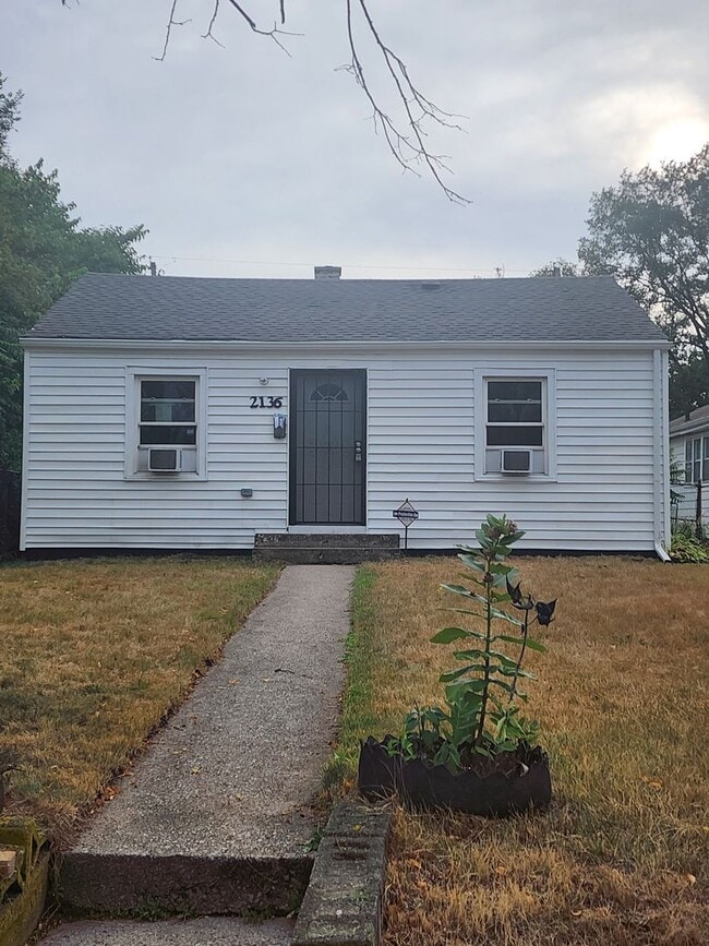 2 Bedroom Ranch w/ Garage - 2 Bedroom Ranch w/ Garage House