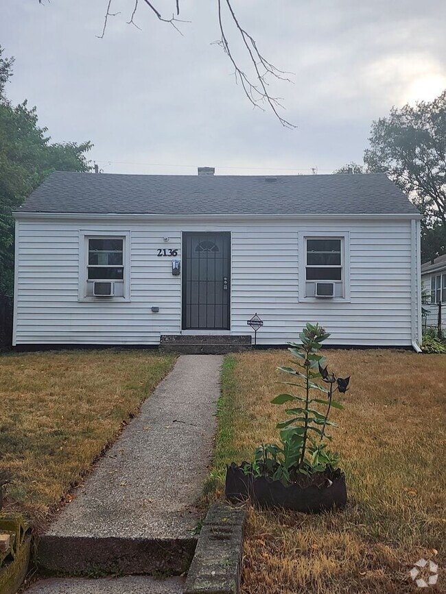 Building Photo - 2 Bedroom Ranch w/ Garage Rental