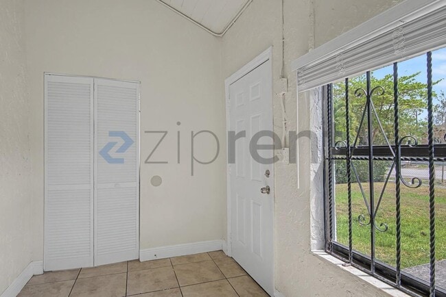 Photo - 943 NW 63rd St