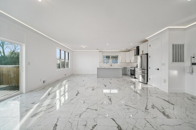 Building Photo - 19 Mountain Ave