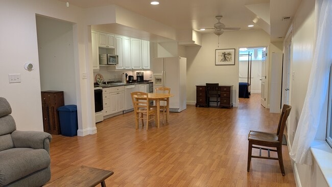 Building Photo - 8 Elam Ct Unit 8A