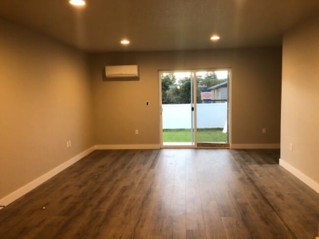 Photo - 1935 N Travis Ln