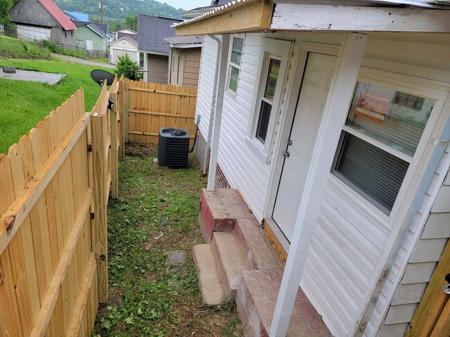 Photo - 920 Hendrix Ave