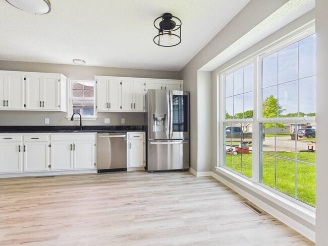 Photo - 1206 Foxridge Dr