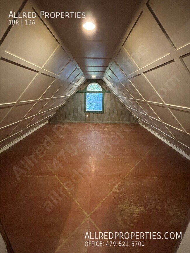 1 Bedroom Cottage with Loft Area on Border... House Rental in