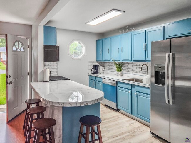 Photo - 106 Kingsbury Cir