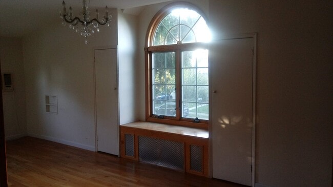 Building Photo - 277 Whitehall Rd S Unit 2nd floor