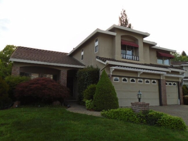 Building Photo - NICE TWO STORY, 3 BEDROOM, 3 FULL BATHROOM... Rental