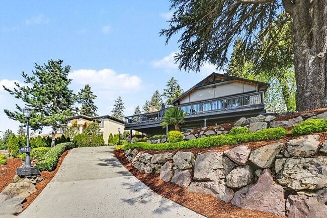 Photo - 9544 Lake Washington Blvd NE