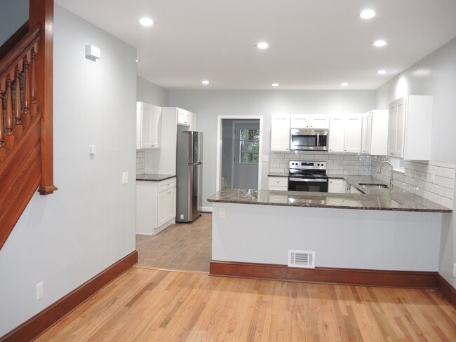 Photo - 1107 W Lincoln St