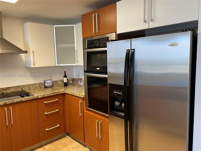 Photo - 170 SE 14th St Unidad 2807