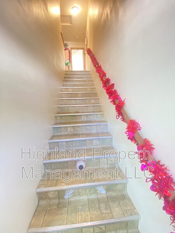 Photo - 1055 NE B St