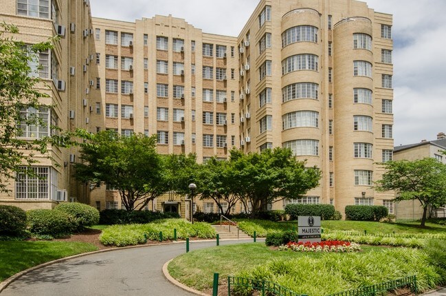 Building Photo - Majestic Rental