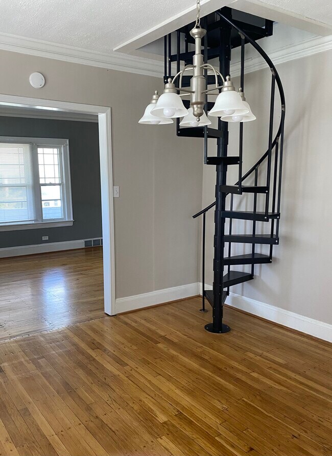 Dinning room. - 2114 Wascana Ave Unit Upper