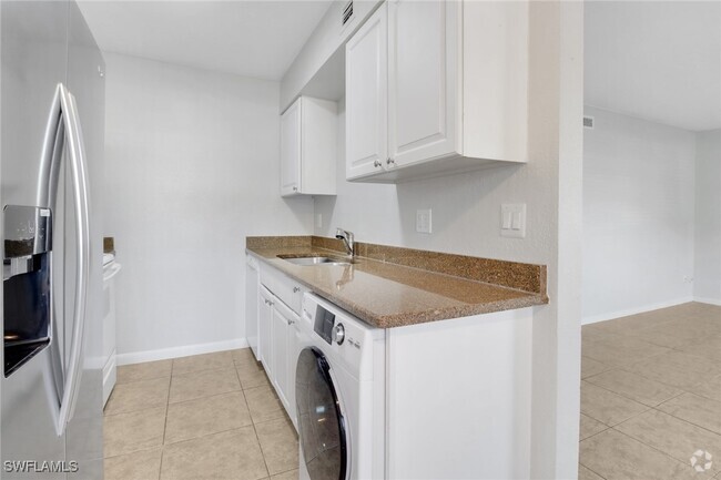 Building Photo - 4635 Bayshore Dr Unit P4 Rental