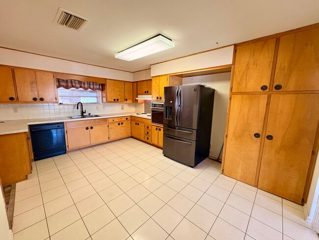 Photo - 211 E Alto Dr