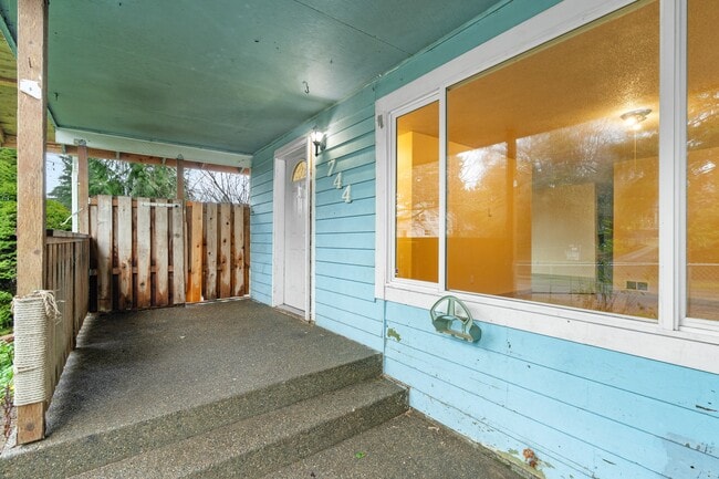 Photo - 744 W Marcy Ave