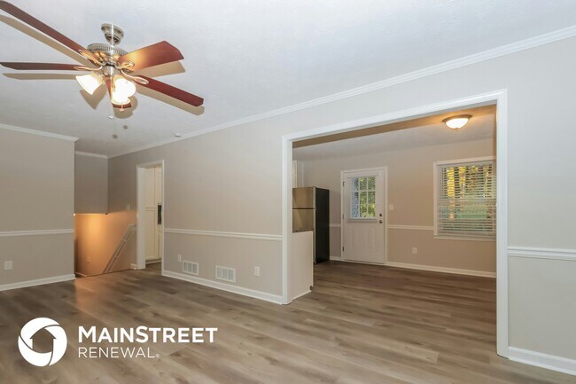 Photo - 565 Greenview Ave SE