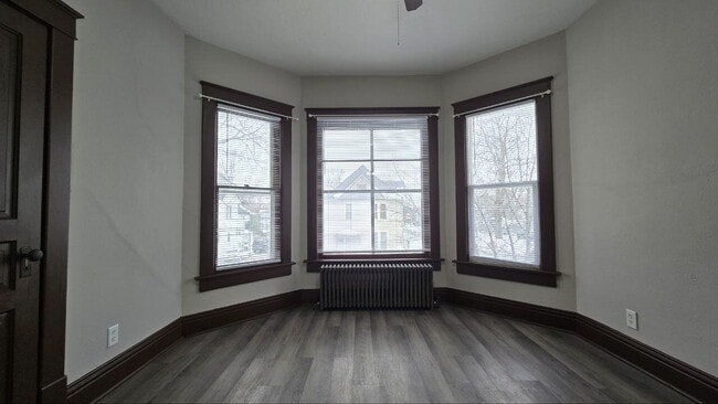 ?? Spacious 3BR/1BA First-Floor Home with Garage & Fenced Yard in Quiet Michigan City Neighborhood