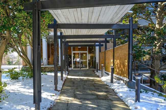 2030 N Adams St - Circle Condominiums