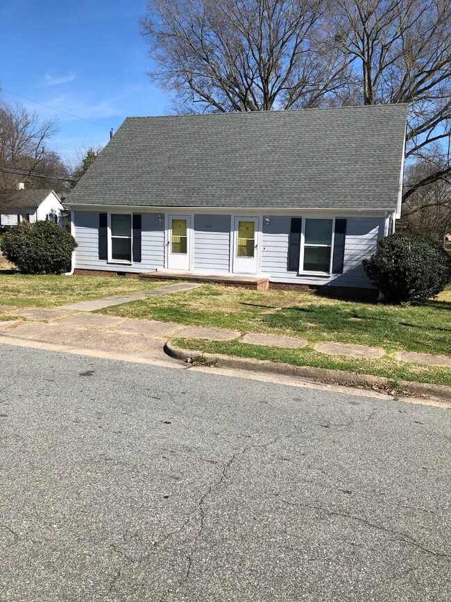 Photo - 204 S Saint John St Unit A