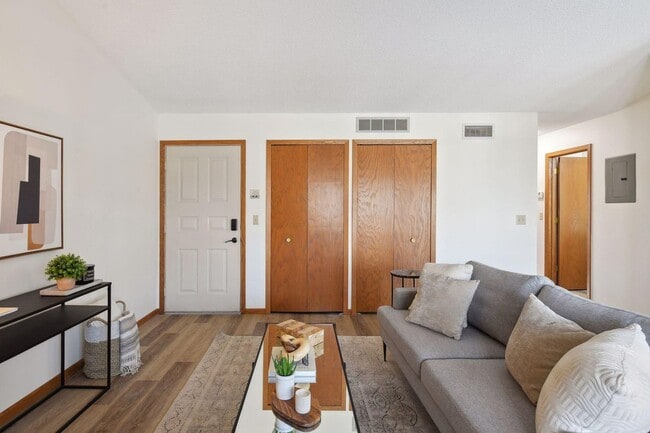 Photo - 3335 Nevada Ave N