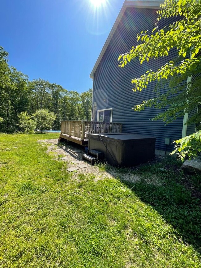 Photo - Huge House tucked in a great part of the York, Maine, close to the tolls for easy access!