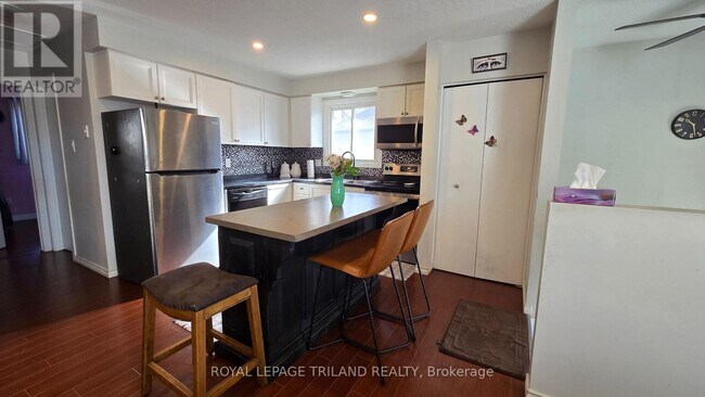 Photo - 104 Speight Crescent