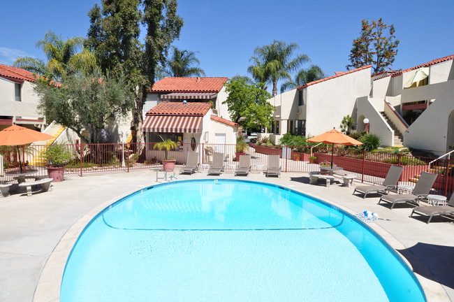 Photo - La Mesa Gardens Apartments