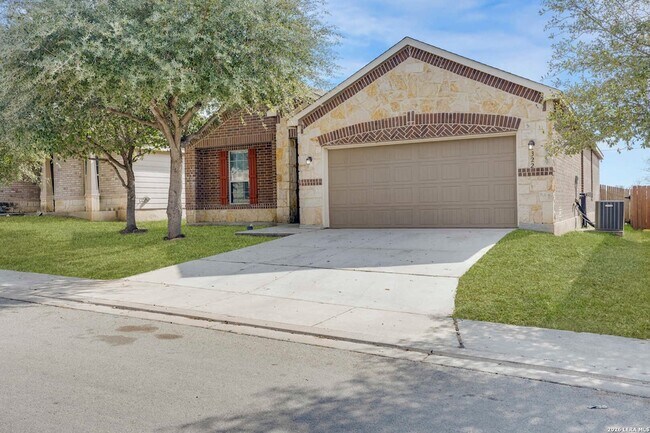 Photo - 322 Walnut Crest