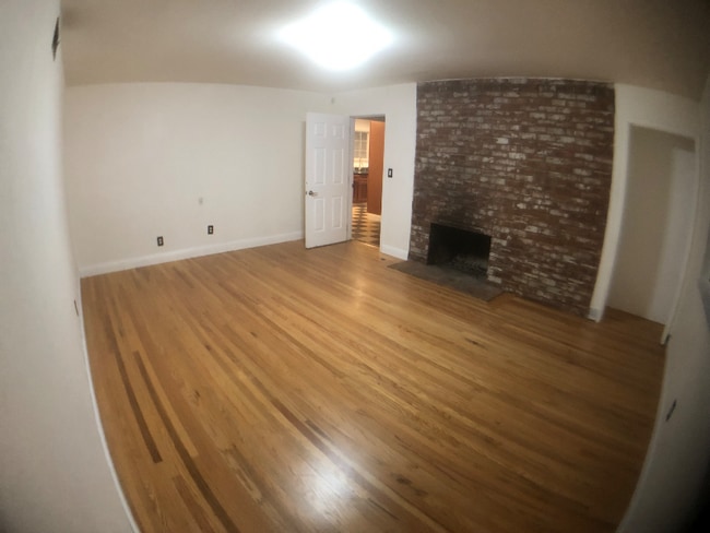 Photo - 906 Sycamore Ln