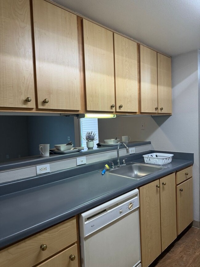 Photo - Life Just Got Better Come See For Yourself At Powell Court Apartments!! Unit 52