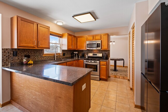 Photo - 4 Bed / 2.5 Bath Single-Family Home for Rent in Mundelein | Available ASAP