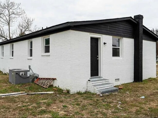 Photo - 421 Pineville Rd