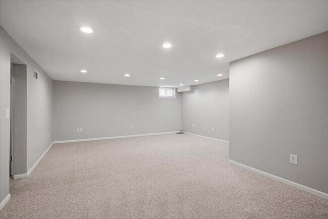 "Charming 2-Bedroom Duplex Retreat on Eccles Ave – Spacious 1,256 Sq Ft Home in Ogden!"