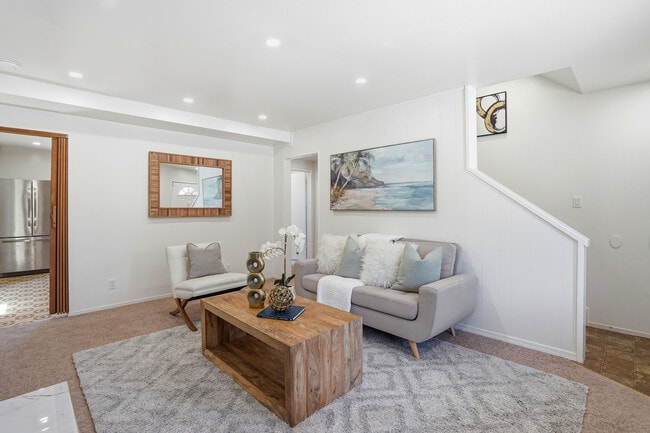 Photo - 5880 Olinda Rd