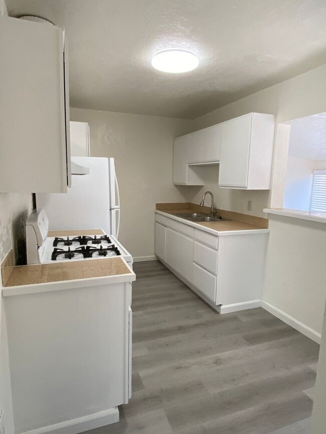 3622 1/2 COLLIER AVENUE-
