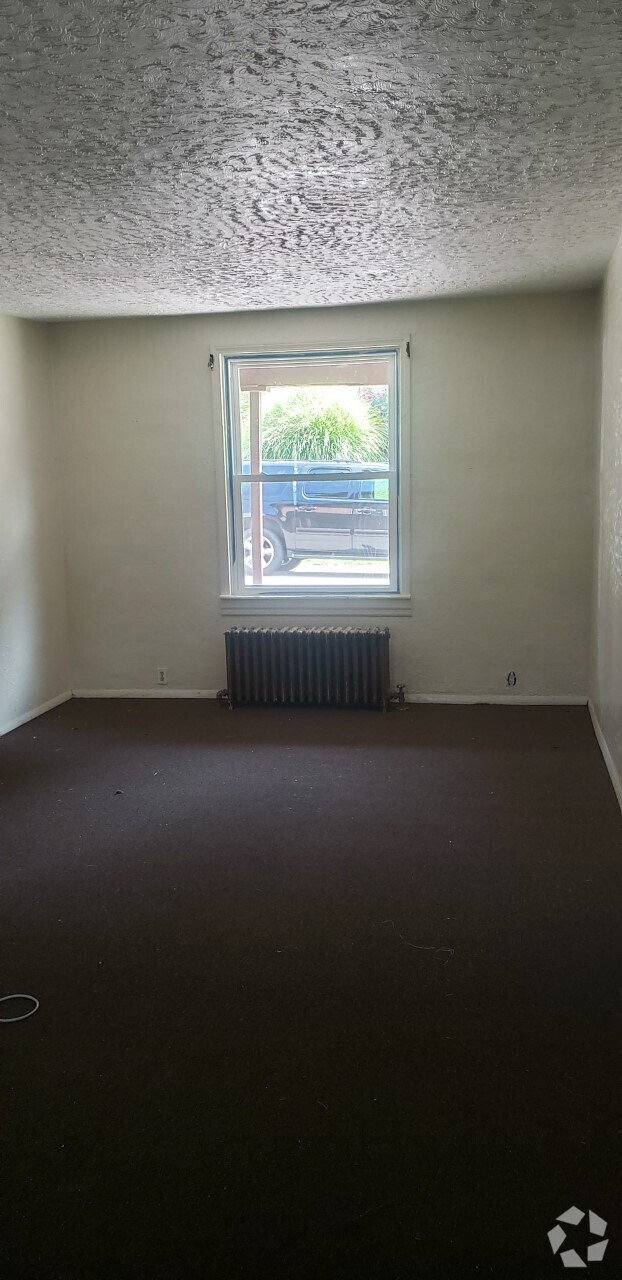 Building Photo - 20 Beyrleye Ave Rental