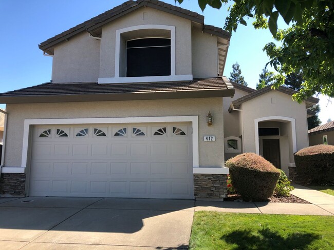 Gorgeous Folsom Home with full bed and bat... - Gorgeous Folsom Home with full bed and bat...