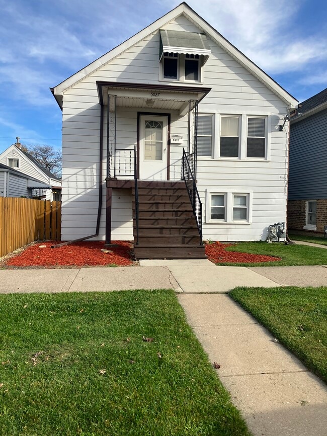 Building Photo - 5027 S Latrobe Ave Unit 1st Floor