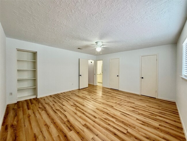 Building Photo - 7214 Crownwest St Unit 7214