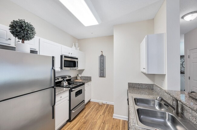 Rivermont Crossing Townhomes & Apartments
