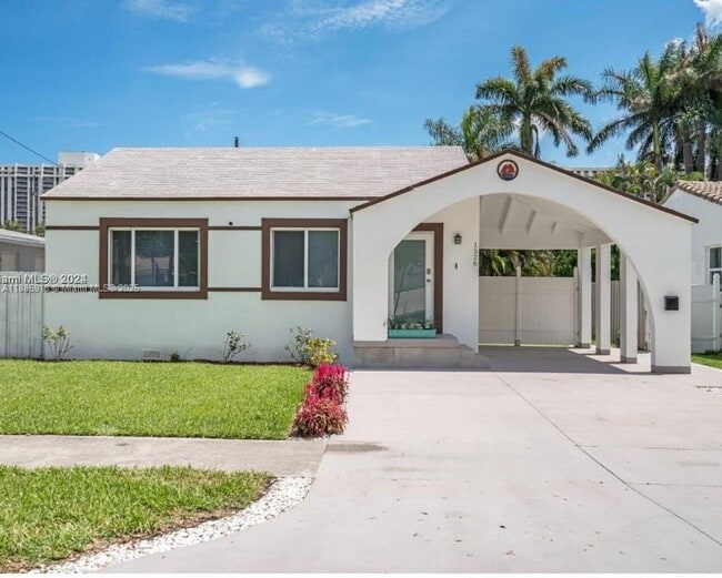 Building Photo - 1526 NE 110th St